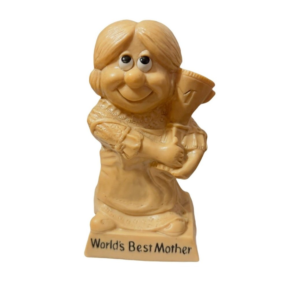 VTG 1970 R&W Berries 6.5” Figurine Statue “World's Best Mother” Trophy Novelty‎